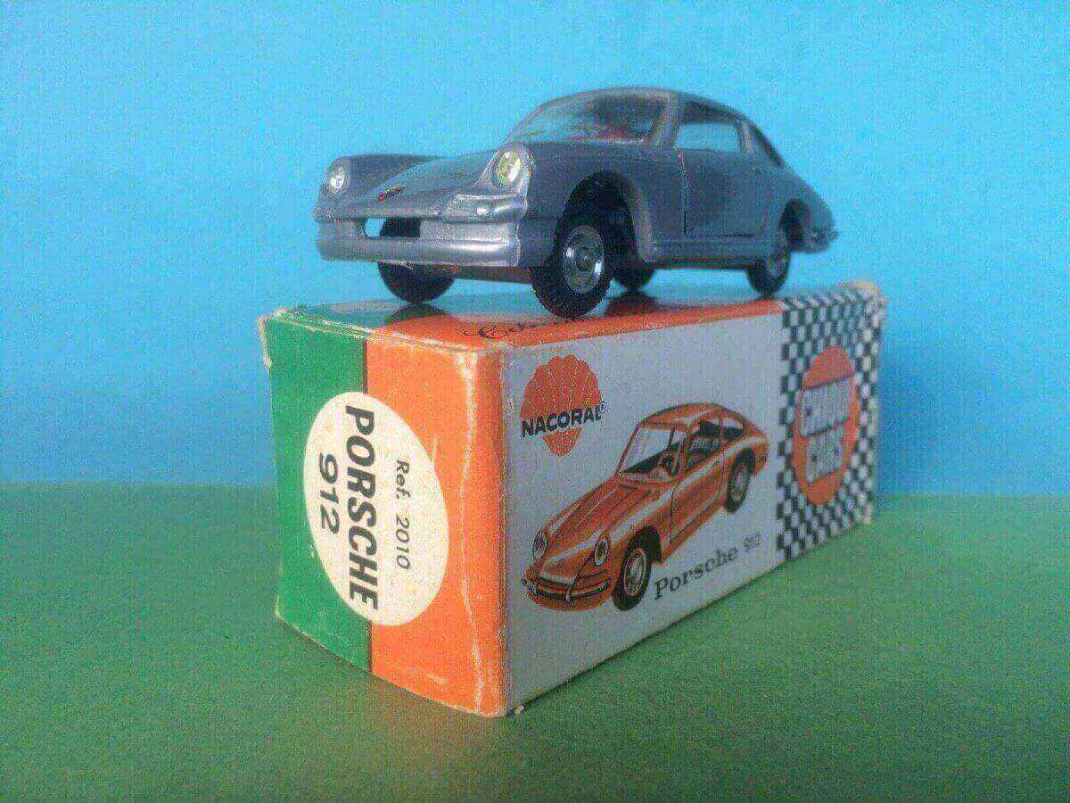Modelcars NACORAL CHIQUICARS Porsche 912 Coupe left front Silver on box 912stuff