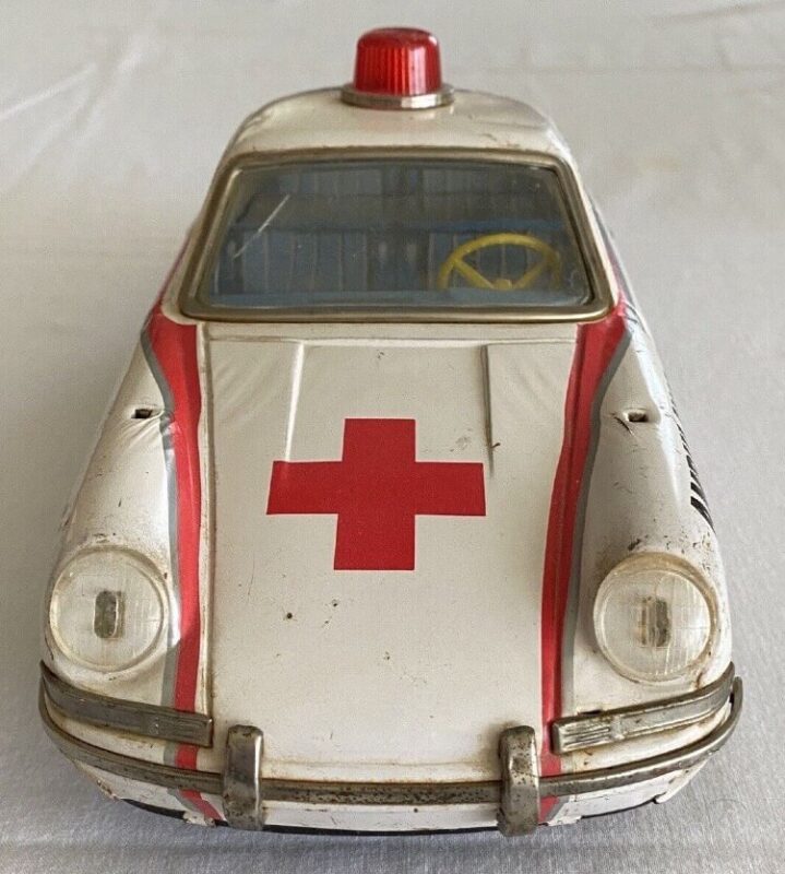 Modelcar AOSHIN Porsche 912 coupe AMBULANCE front