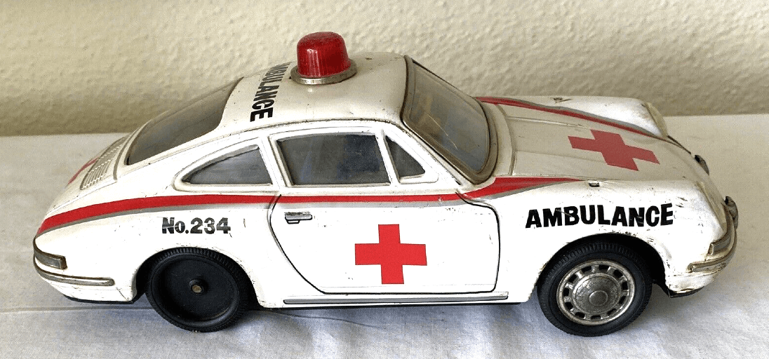 Modelcar AOSHIN Porsche 912 coupe AMBULANCE right side
