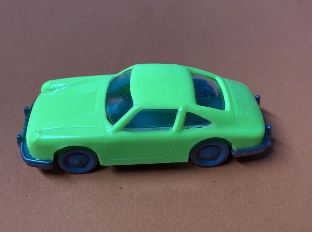 Modelcar MANURBA Porsche 912 Coupe green left side