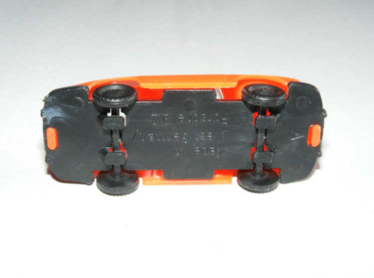 Modelcar MANURBA Porsche 912 Coupe Orange underneath