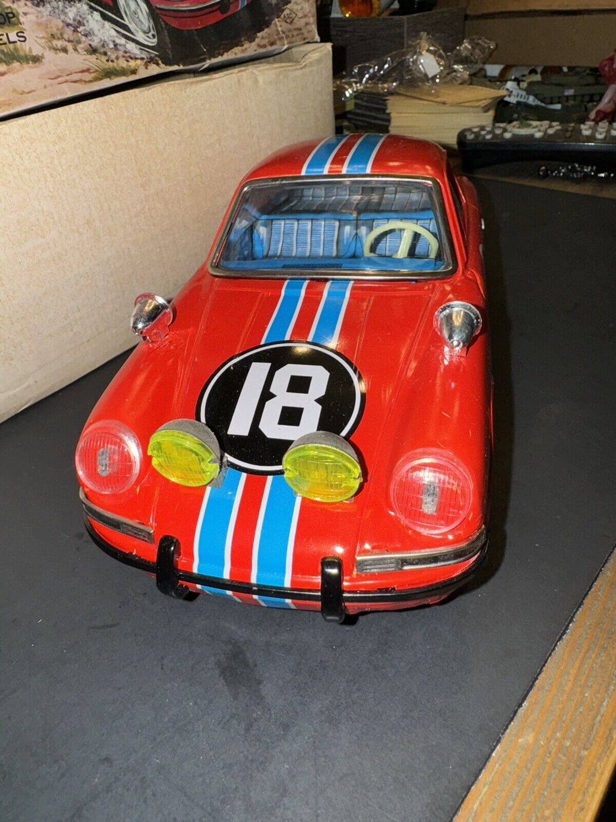 AOSHIN modelcar Porsche 912S Coupe Rally color red number 18  front