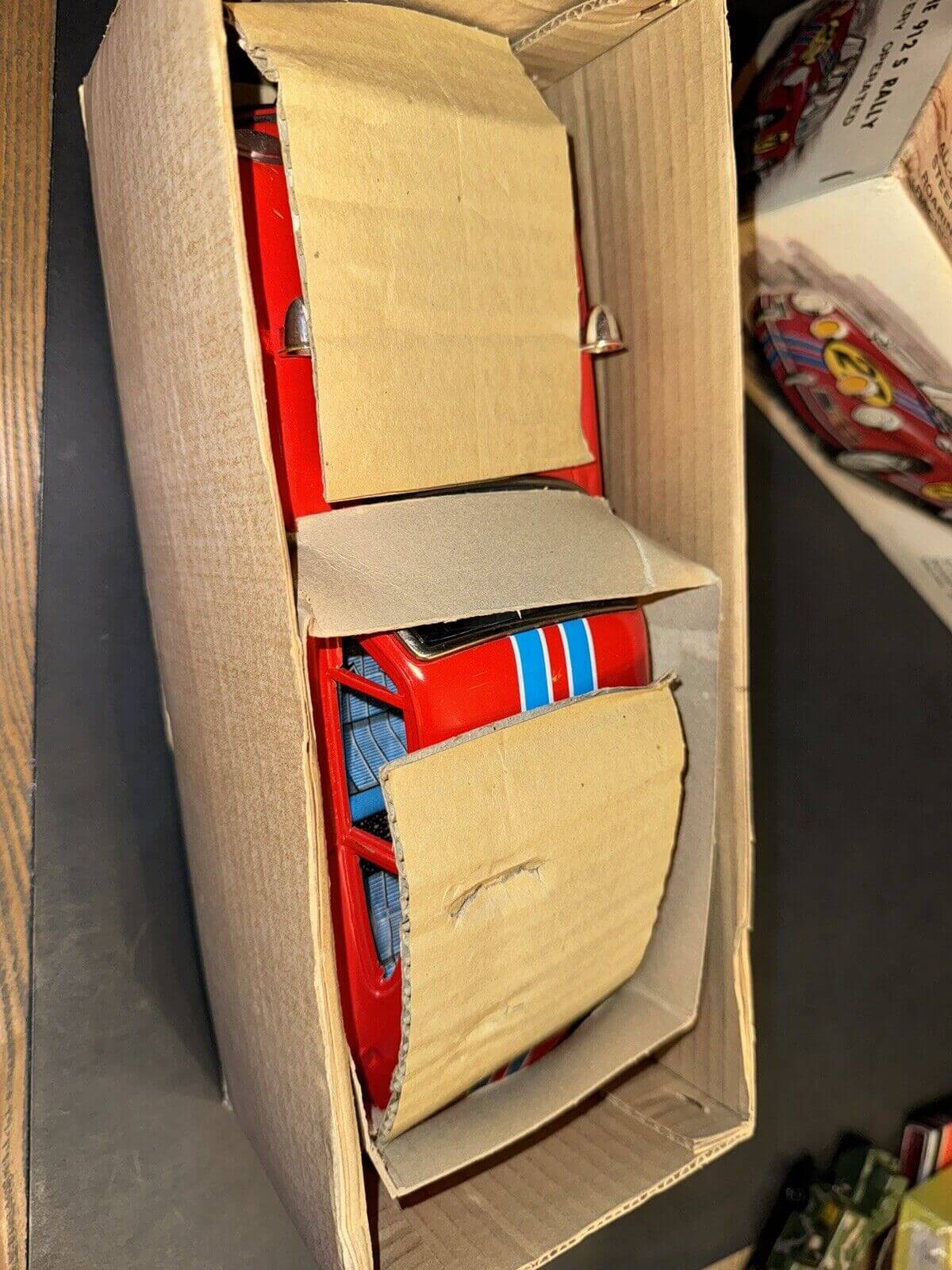 AOSHIN modelcar Porsche 912S Coupe Rally color red number 18  in box