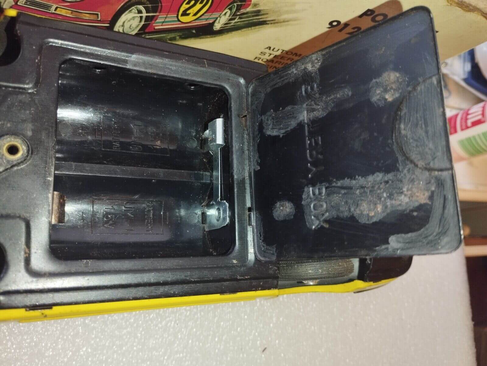 Modelcars AOSHIN Porsche 912 Coupe Yellow Rallye no. 27 battery box www.912stuff.com