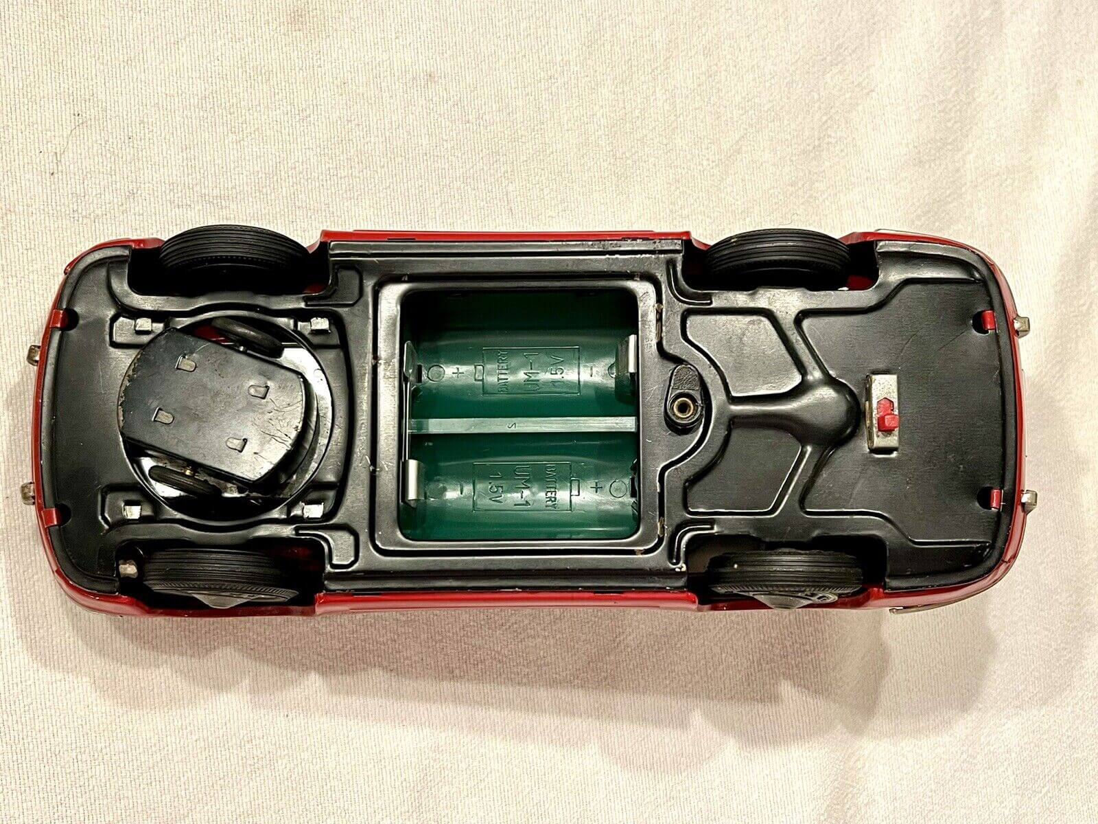 Modelcars AOSHIN Porsche 912 Coupe Red  underneath battery box open www.912stuff.com