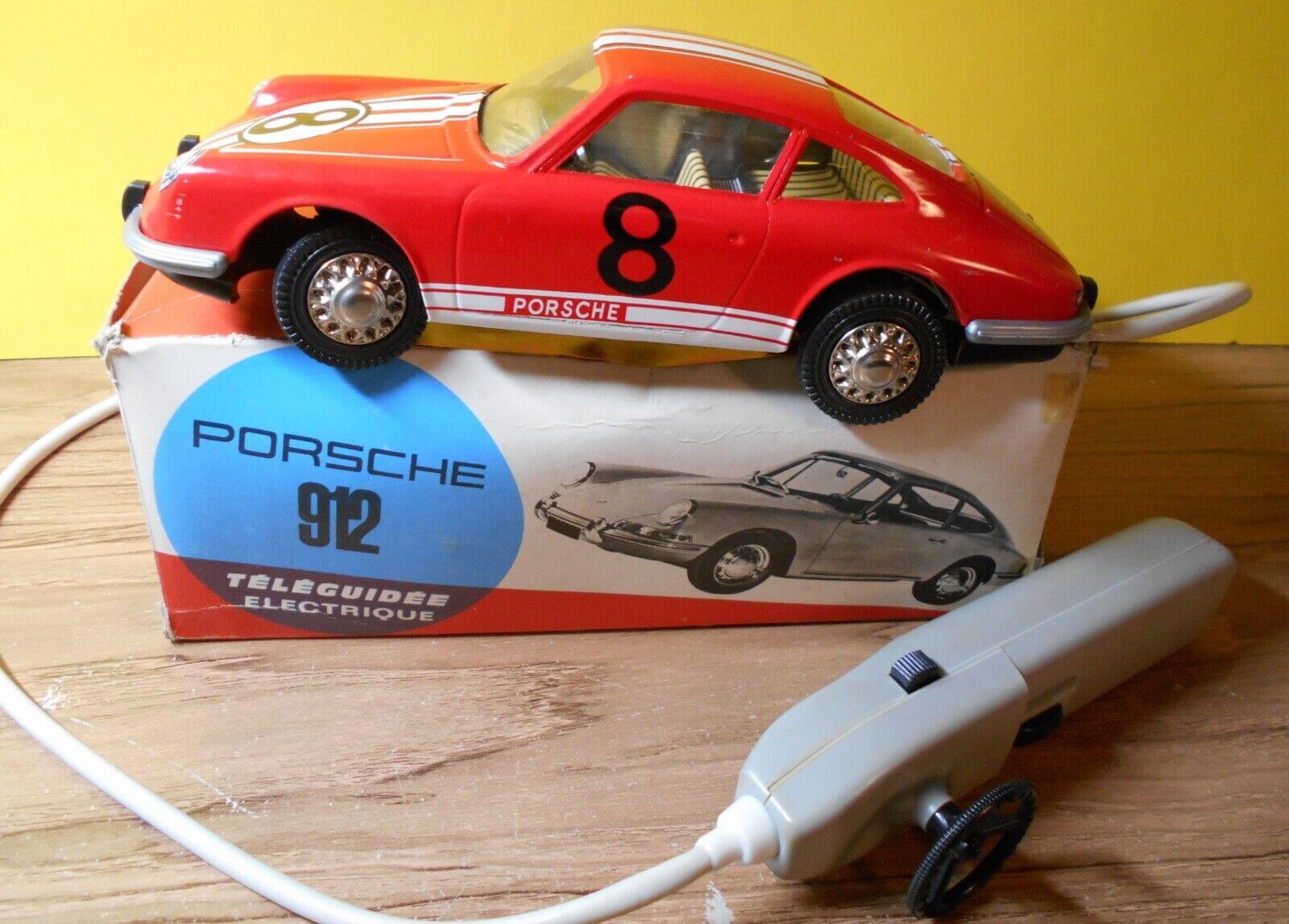 Joustra Porsche 912 coupé Red no. 8 left side modelcar model on box www.912stuff.com