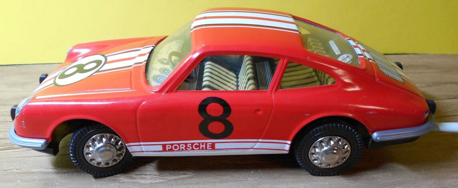 Joustra Porsche 912 coupé Red no. 8 left side modelcar www.912stuff.com