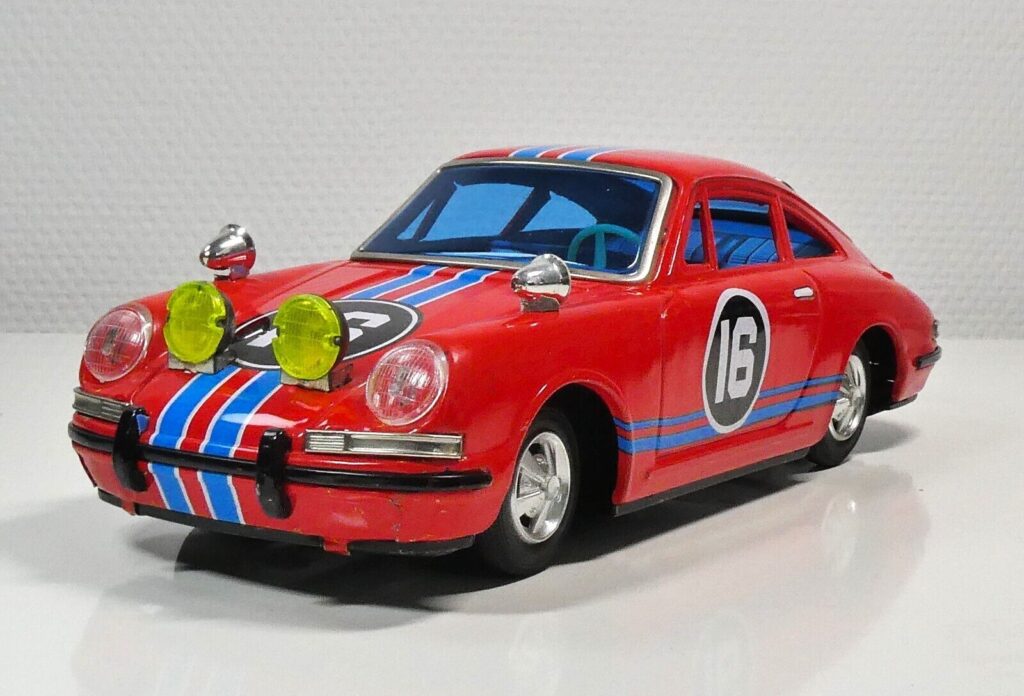 Aoshin ASC Porsche 912 coupé Rally Red no. 16 front left modelcar www.912stuff.com