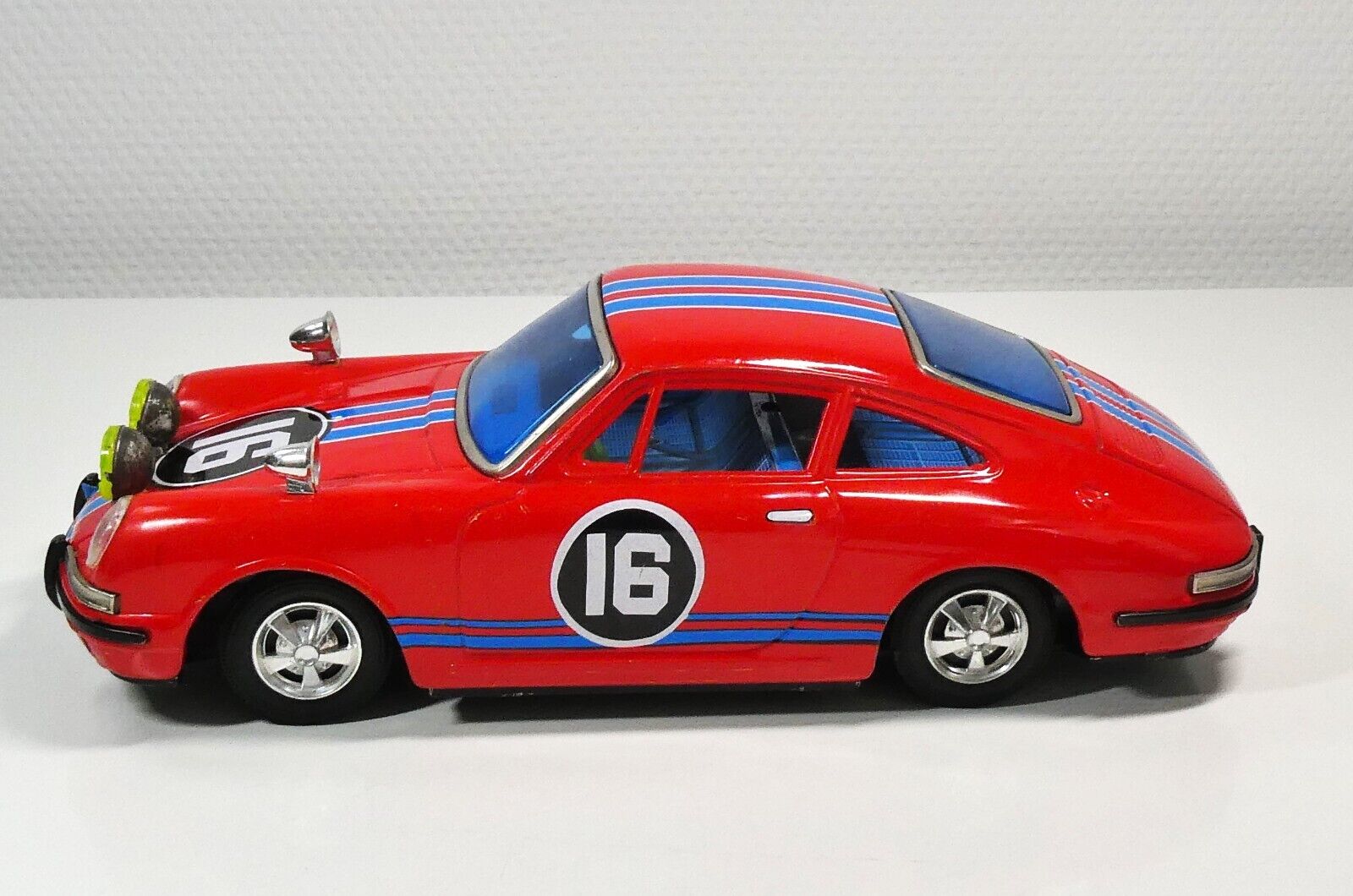 Aoshin ASC Porsche 912 coupé Rally Red no. 16 left side modelcar www.912stuff.com