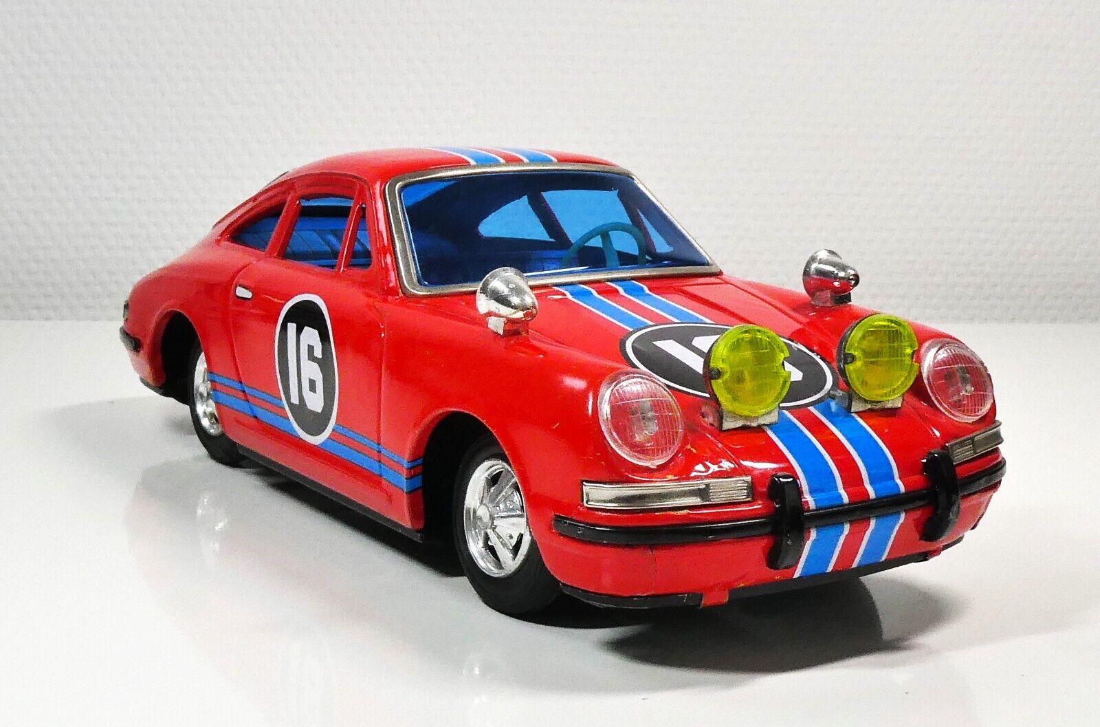 Aoshin ASC Porsche 912 coupé Rally Red no. 16 front right modelcar www.912stuff.com