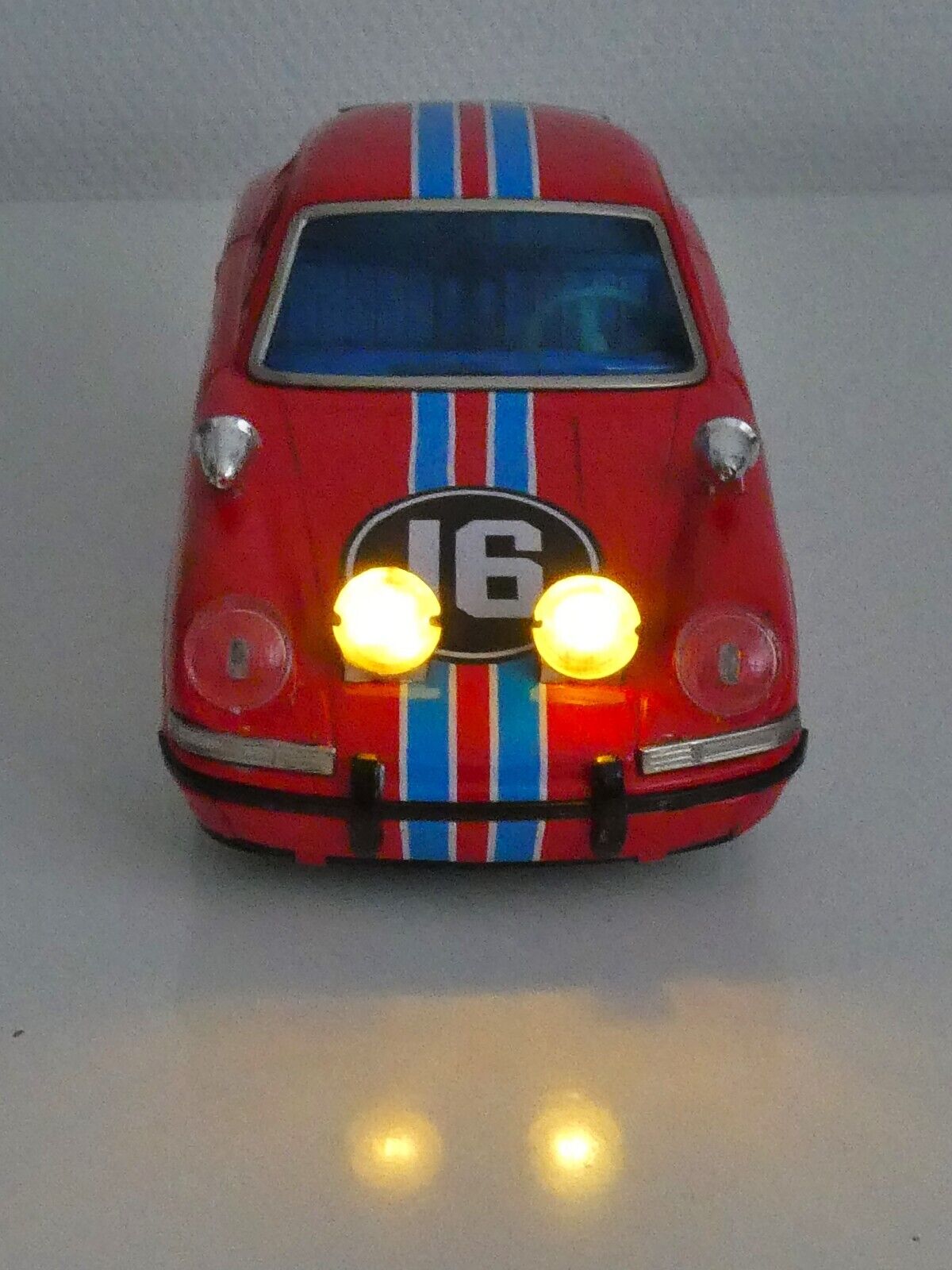 Aoshin ASC Porsche 912 coupé Rally Red no. 16 front above lights on modelcar www.912stuff.com