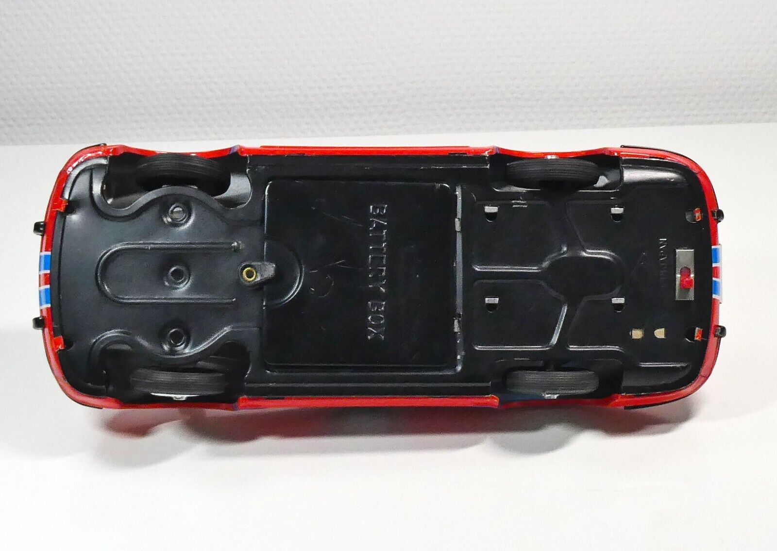 Aoshin ASC Porsche 912 coupé Rally Red no. 16 underneath modelcar www.912stuff.com