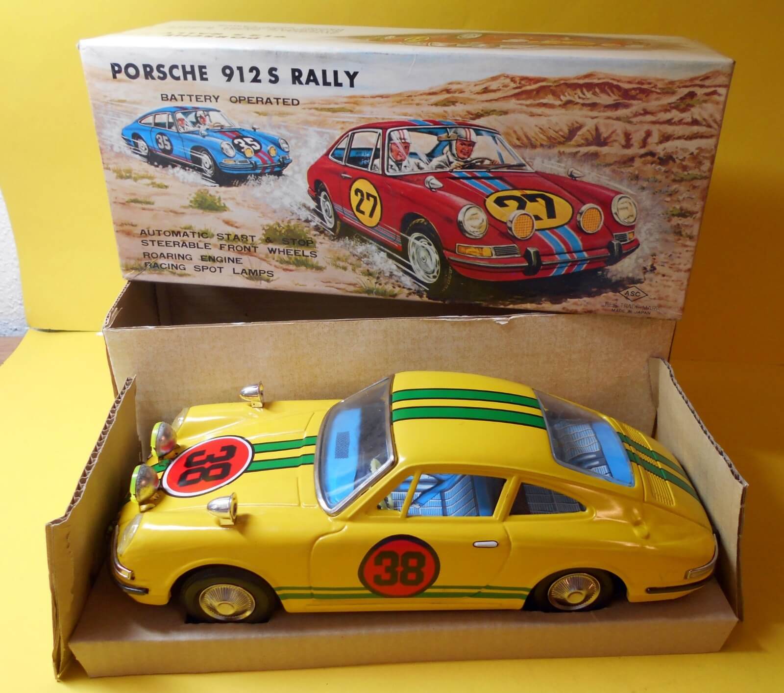 Aoshin Porsche 912 Coupé Yellow no. 38 in box left side www.912stuff.com