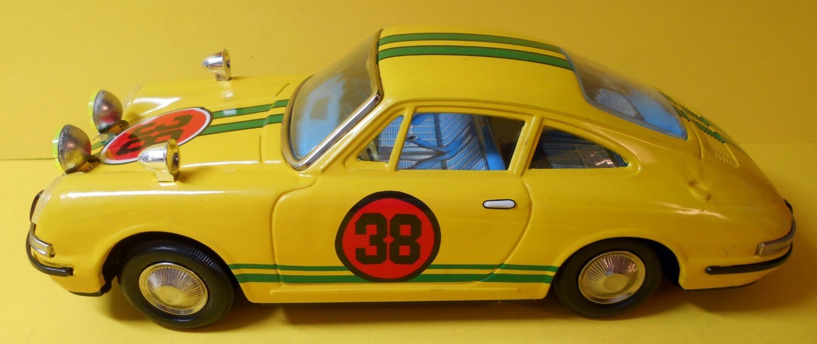 Aoshin Porsche 912 Coupé Yellow no. 38 left side www.912stuff.com
