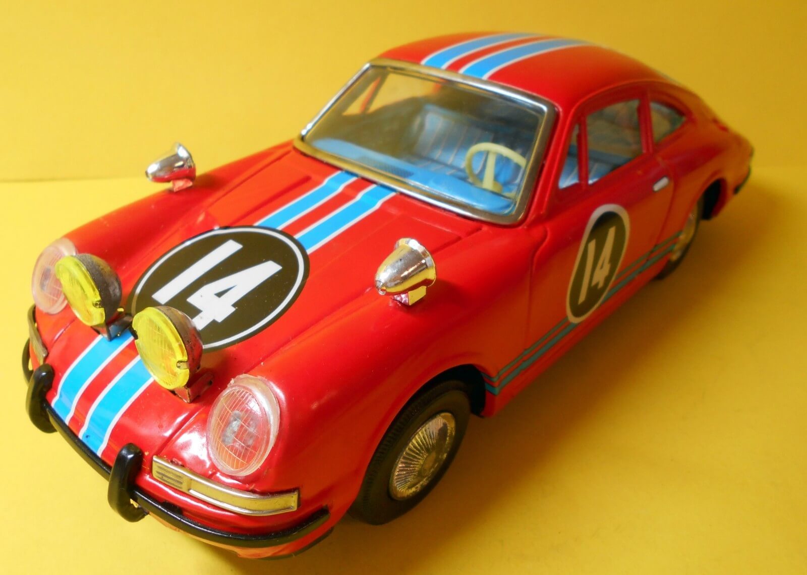 Aoshin Porsche 912 Coupé Red no. 14 left front www.912stuff.com