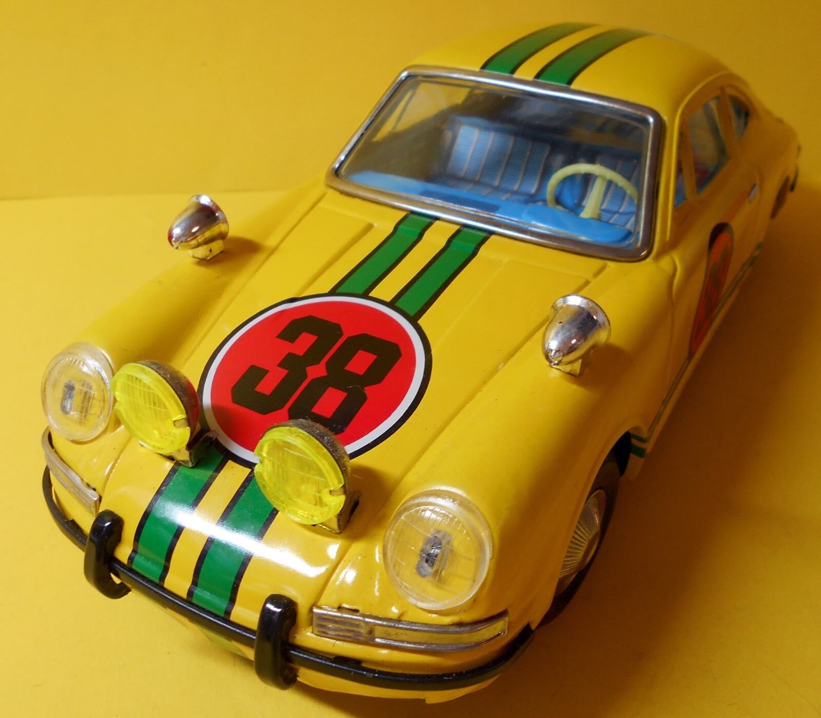 Aoshin Porsche 912 Coupé Yellow no. 38 front left side www.912stuff.com