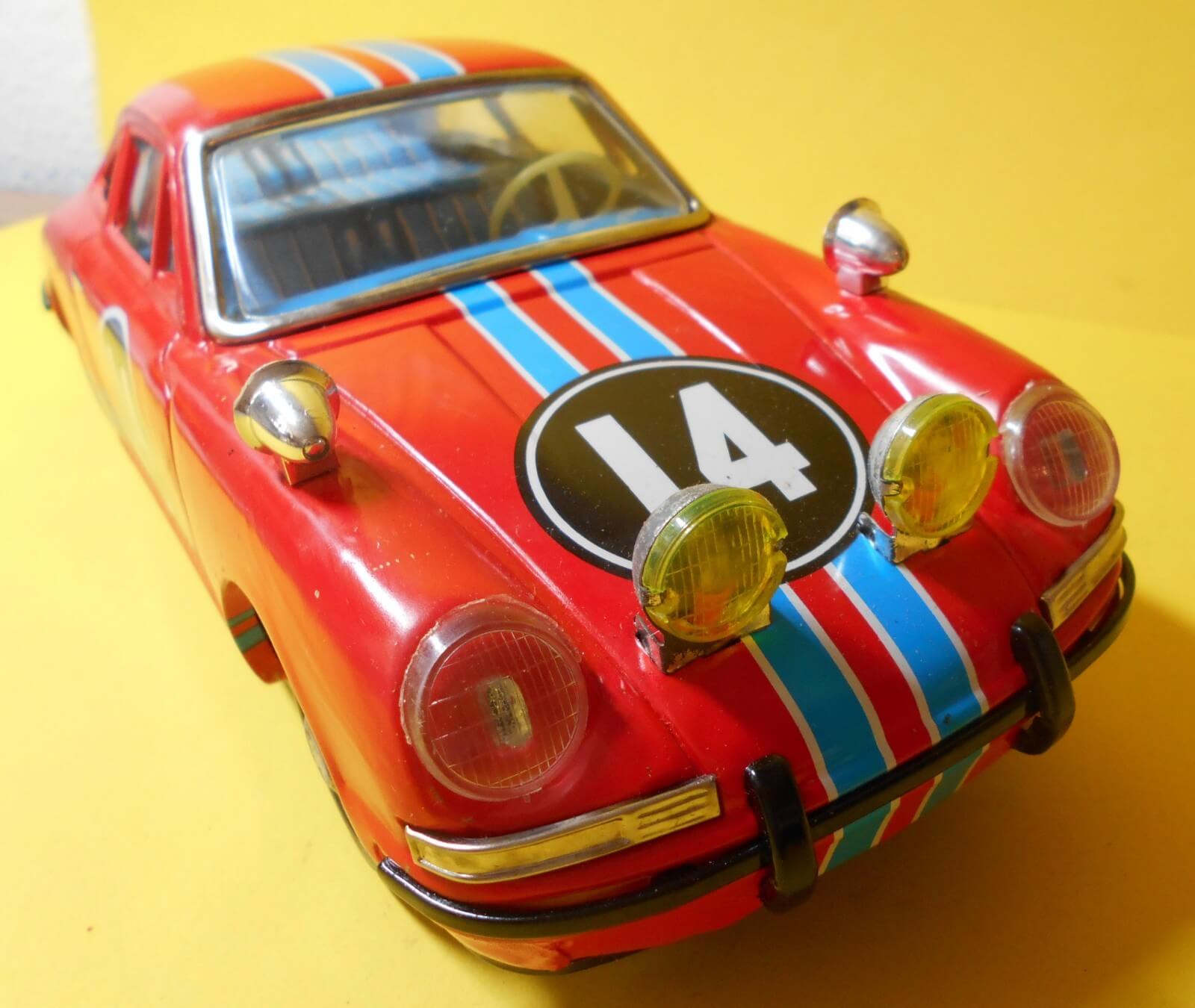 Aoshin Porsche 912 Coupé Red no. 14 right front www.912stuff.com