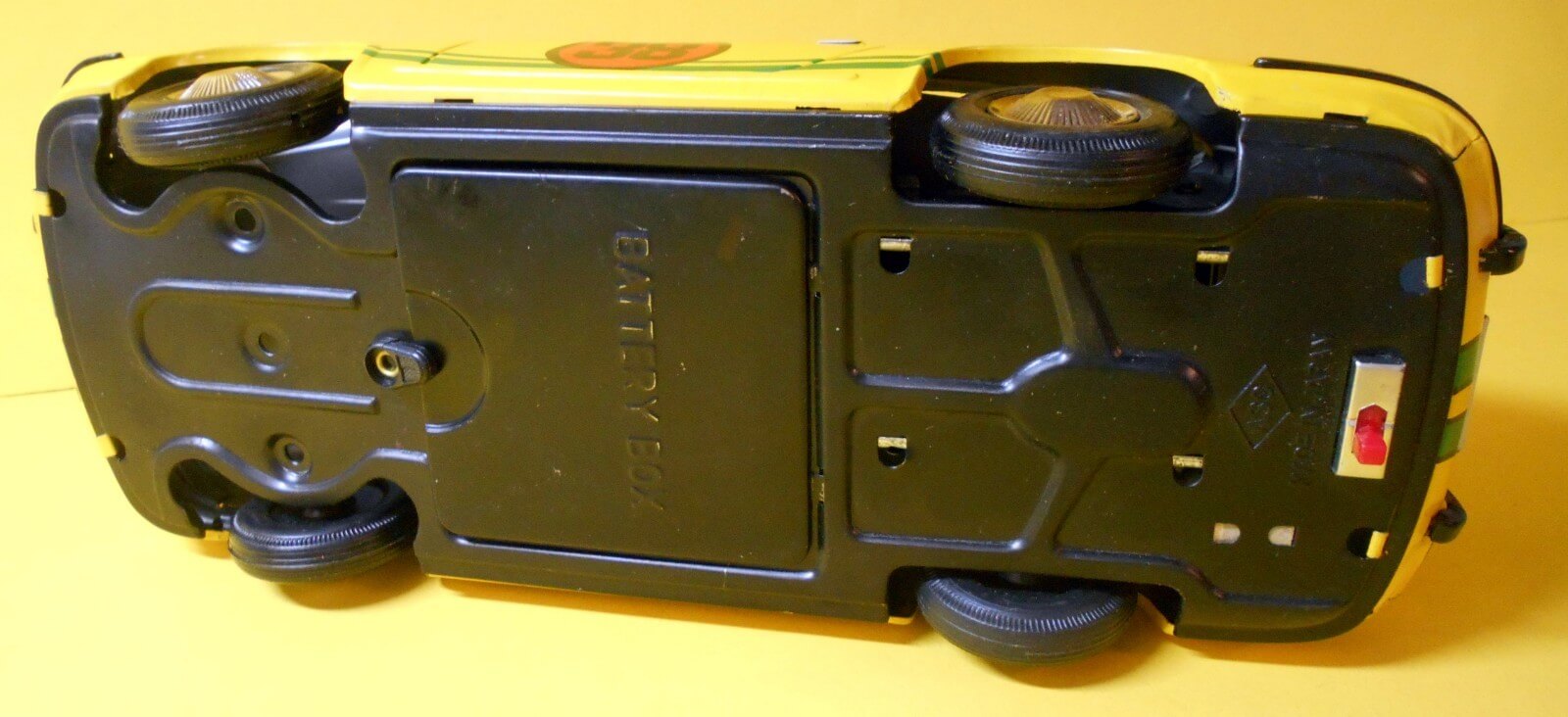 Aoshin Porsche 912 Coupé Yellow no. 38 underneath www.912stuff.com