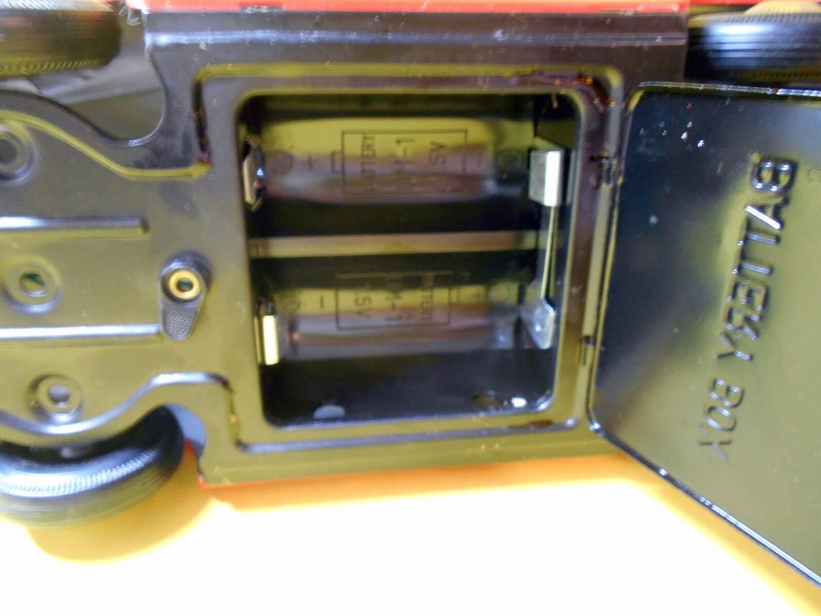 Aoshin Porsche 912 Coupé Red no. 14 battery box www.912stuff.com